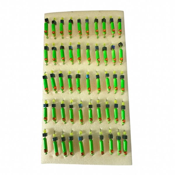 Мормишка Вольфрамова "Латишка" Гвоздик - Котяче око з кубиком блакитний - Ø2,2 мм - 0,5 г - Зелено-червоне - Латвія