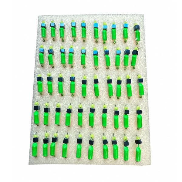 Мормишка Вольфрамова "Латишка" Гвоздик - Міні із кубиком синій - Ø2 мм - 0,3 г - Зелено-червоний - Латвія