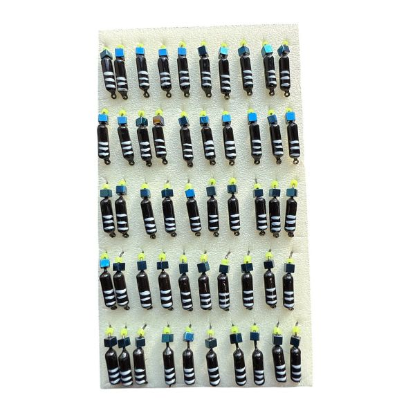 Мормишка Вольфрамова "Латишка" Гвоздик - З кубиком блакитний - Ø2,6 мм - 0,7 г - Чорно-білий - Латвія