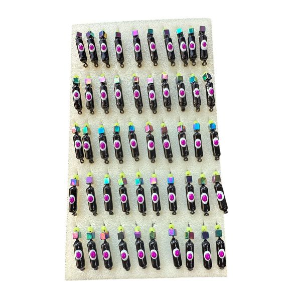 Мормишка Вольфрамова "Латишка" Гвоздик - З кубиком хамелеон - Ø2,7 мм - 0,7 г - Чорний з біло-фіолетовою точкою - Латвія