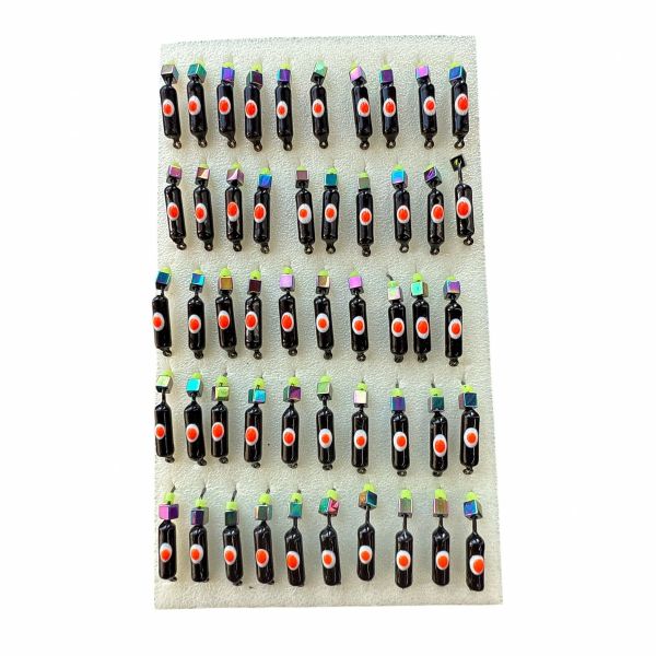 Мормишка Вольфрамова "Латишка" Гвоздик - З кубиком хамелеон - Ø2,7 мм - 0,7 г - Чорний з біло-червоною крапкою - Латвія