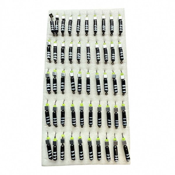 Мормишка Вольфрамова "Латишка" Гвоздик - З кубиком срібло - Ø2,1 мм - 0,5 г - Чорно-білий - Латвія